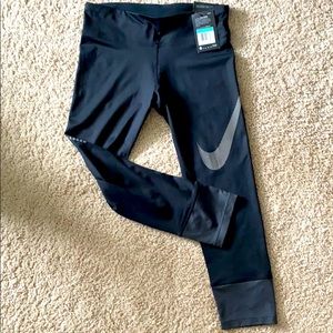 NWT Nike Dri-fit crop length running. Sz medium.